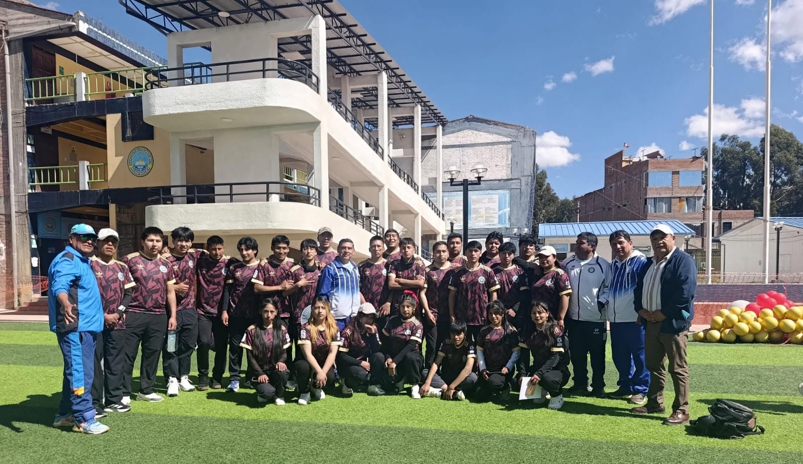 Participación de la comunidad educativa en el Alma Mater del Deporte Huancavelicano.